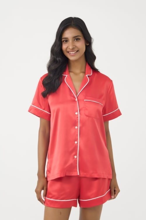  BSS081S41-BỘ SHORT SATIN CAO CẤP CỔ PIJAMA VỚI MÀU SẮC ĐỎ MANG NÉT SANG TRỌNG VÀ NỔI BẬT CHO MÙA TẾT 