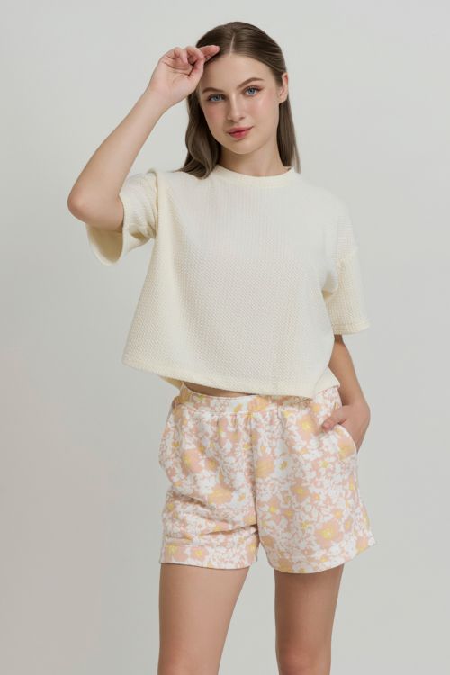  BST031W43-BỘ SHORT THUN VỚI THIẾT KẾ ÁO CROPTOP COVERSIZE MANG PHONG CÁCH TRẺ TRUNG VÀ NĂNG ĐỘNG. 