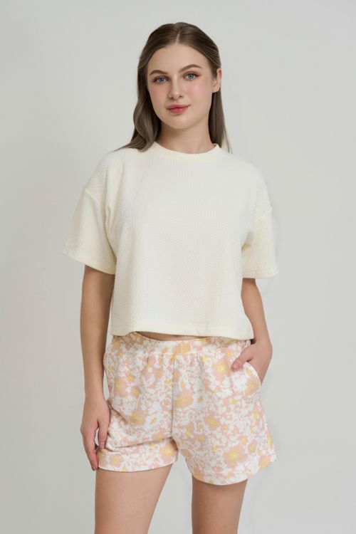  BST031W43-BỘ SHORT THUN VỚI THIẾT KẾ ÁO CROPTOP COVERSIZE MANG PHONG CÁCH TRẺ TRUNG VÀ NĂNG ĐỘNG. 