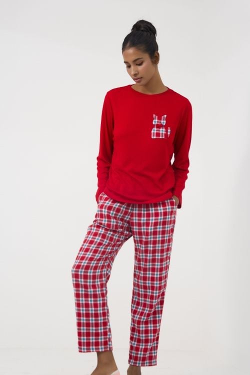  BTD041W31-BỘ DÀI TAY KẾT HỢP GIỮA ÁO THUN ĐỎ VÀ QUẦN CARO ĐỎ TẠO VẺ NGOÀI TRẺ TRUNG VÀ NĂNG ĐỘNG  MÙA TẾT 