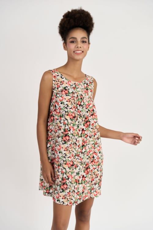  DDK01S5K05-ĐẦM TOLE VỚI THIẾT KẾ CỔ TRÒN TRÊN NỀN VẢI HOA TẠO NÉT DỊU DÀNG, NỮ TÍNH LÀ LỰA CHỌN LÝ TƯỞNG CHO MÙA HÈ 