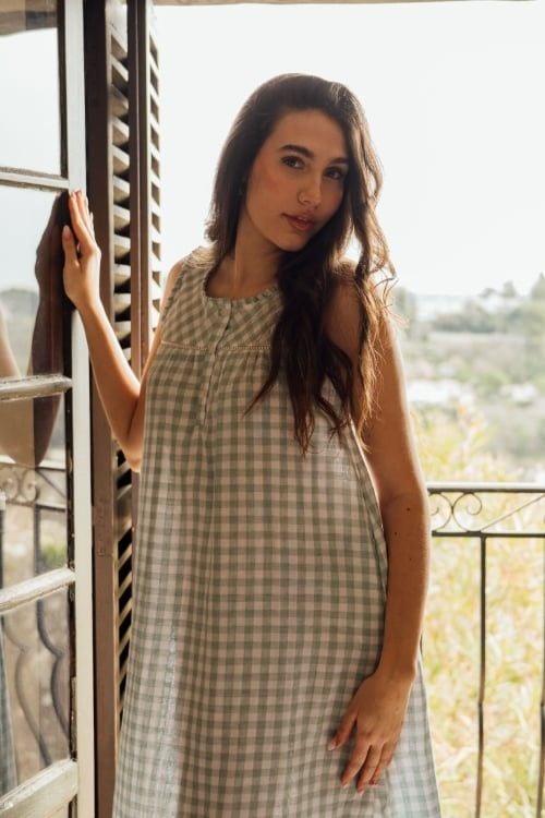  DDK030S51-ĐẦM KATE DÀI THIẾT KẾ CỔ TRÒN VỚI ĐIỂM NHẤN BÈO NỔI BẬT MANG ĐẾN TRẺ TRUNG VÀ DUYÊN DÁNG 