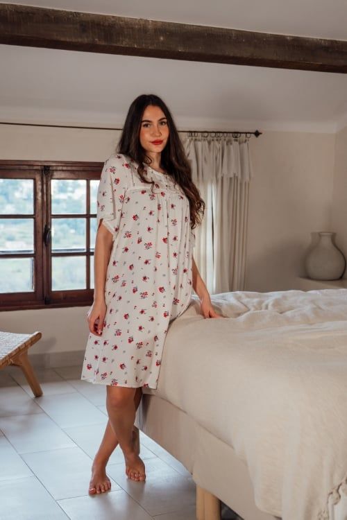  DDK040S51-ĐẦM TOLE DÀI THIẾT KẾ CỔ TRÒN VỚI ĐIỂM NHẤN REN NỔI BẬT MANG ĐẾN TRẺ TRUNG VÀ DUYÊN DÁNG " 