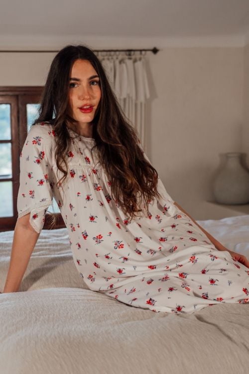  DDK040S51-ĐẦM TOLE DÀI THIẾT KẾ CỔ TRÒN VỚI ĐIỂM NHẤN REN NỔI BẬT MANG ĐẾN TRẺ TRUNG VÀ DUYÊN DÁNG " 