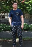  MDT010W41-BỘ PHỐI QUẦN KATE HỌA TIẾT GIÁNG SINH VỚI ÁO THUN COTTON CHO NAM 