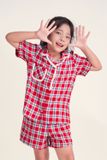 KSK020W41-BỘ PIJAMA SHORT CHẤT KATE CÓ PHỐI REN VỚI HỌA TIẾT CARO ĐỎ CHO BÉ. 