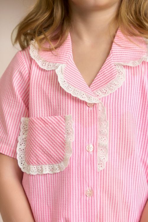  KSK022W41-BỘ SHORT KATE VỚI THIẾT KẾ  PIJAMA  ĐIỂM NHẤN REN NỔI BẬT TẠO SỰ XINH XẮN VÀ ĐÁNG YÊU CHO BÉ. 