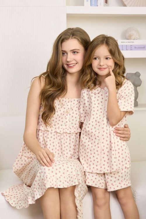  KSK038S12-BỘ SHORT KATE VỚI THIẾT KẾ CỔ LÁ SEN CÙNG HỌA TIẾT XINH XẮN, ĐÁNG YÊU DÀNH CHO BÉ 