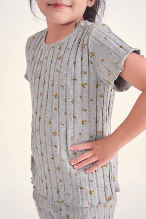  KST013S42-BỘ THUN SHORT MÀU XÁM VỚI NHIỀU HỌA TIẾT XINH XẮN CHO BÉ. 