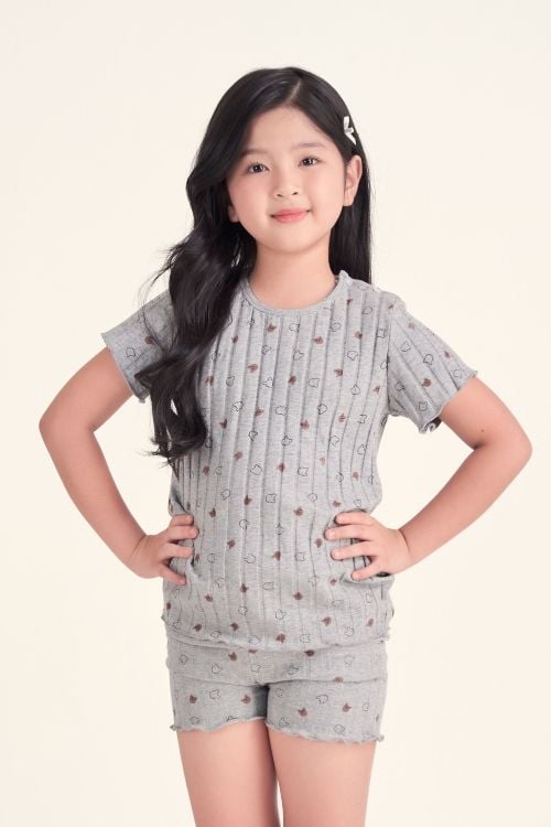  KST013S43-BỘ THUN SHORT MÀU XÁM VỚI NHIỀU HỌA TIẾT XINH XẮN CHO BÉ. 
