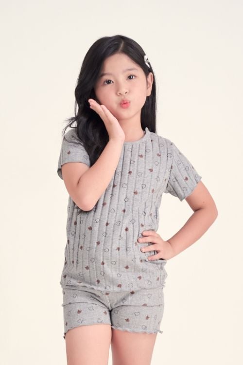  KST013S43-BỘ THUN SHORT MÀU XÁM VỚI NHIỀU HỌA TIẾT XINH XẮN CHO BÉ. 