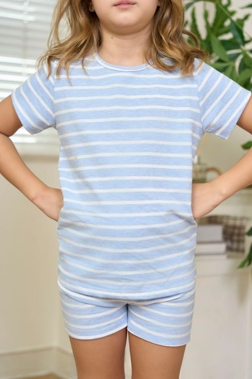  KST015S44-BỘ SHORT THUN VỚI THIẾT KẾ CỔ TRÒN MANG LẠI SỰ  NĂNG ĐỘNG THOẢI MÁI CHO BÉ . 