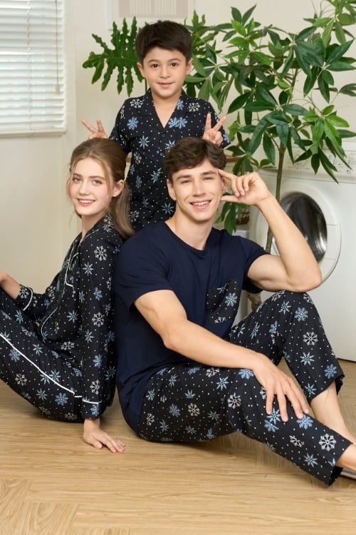  MDT010W41-BỘ PHỐI QUẦN KATE HỌA TIẾT GIÁNG SINH VỚI ÁO THUN COTTON CHO NAM 