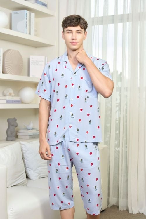  MLK022W01-BỘ PIJAMA LỬNG CHẤT TOLE VỚI HỌA TIẾT XINH XẮN CHO MÙA NOEL LÀ LỰA CHỌN LÝ TƯỞNG ĐỂ TẠO KHÔNG KHÍ ẤP ÁP TRONG NGÀY LỄ. 