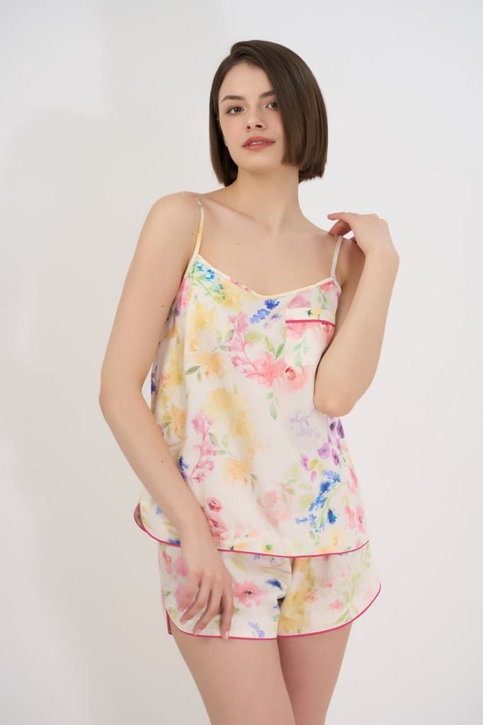  BSS051S21-BỘ SATIN SHORT VỚI THIẾT KẾ 2 DÂY QUYẾN RŨ, ĐIỂM NHẬN VIỀN NỔI BẬT MANG LẠI CẢM GIÁC MỀM MẠI VÀ THOÁNG MÁT. 