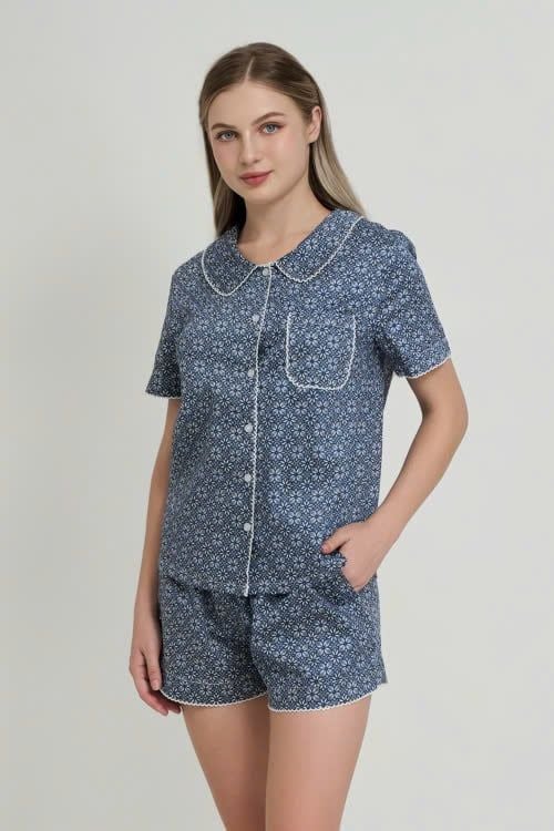  BSK053W33-BỘ SHORT KATE THIẾT KẾ CỔ LÁ SEN ĐỘC ĐÁO VỚI MÀU SẮC XANH TẠO CẢM GIÁC THOẢI MÁI VÀ TRẺ TRUNG. 