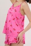  BSS013S31-BỘ SHORT SATIN 2 DÂY TRÊN NỀN VẢI HỒNG  KẾT HỢP VỚI HOẠ TIẾT CHERRY NỔI BẬT, TẠO ĐIỂM NHẤN NGỌT NGÀO VÀ TƯƠI TẮN. 