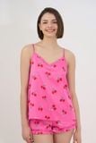  BSS013S31-BỘ SHORT SATIN 2 DÂY TRÊN NỀN VẢI HỒNG  KẾT HỢP VỚI HOẠ TIẾT CHERRY NỔI BẬT, TẠO ĐIỂM NHẤN NGỌT NGÀO VÀ TƯƠI TẮN. 