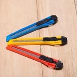 Dao Rọc Giấy Flexoffice FO-KN01B (Màu ngẫu nhiên)