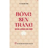 Bông sen trắng giữa lòng Hà Nội