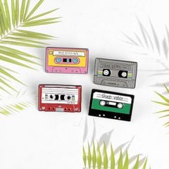 Pin cài băng cassette (giao mẫu ngẫu nhiên)