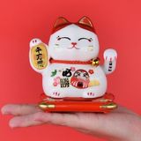 Mèo thần tài vẫy tay năng lượng mặt trời
