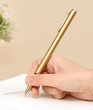 Bút bi kim loại màu vàng