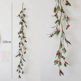 Cành quả đỏ trang trí giáng sinh