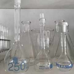 Volumetric flasks with stopper