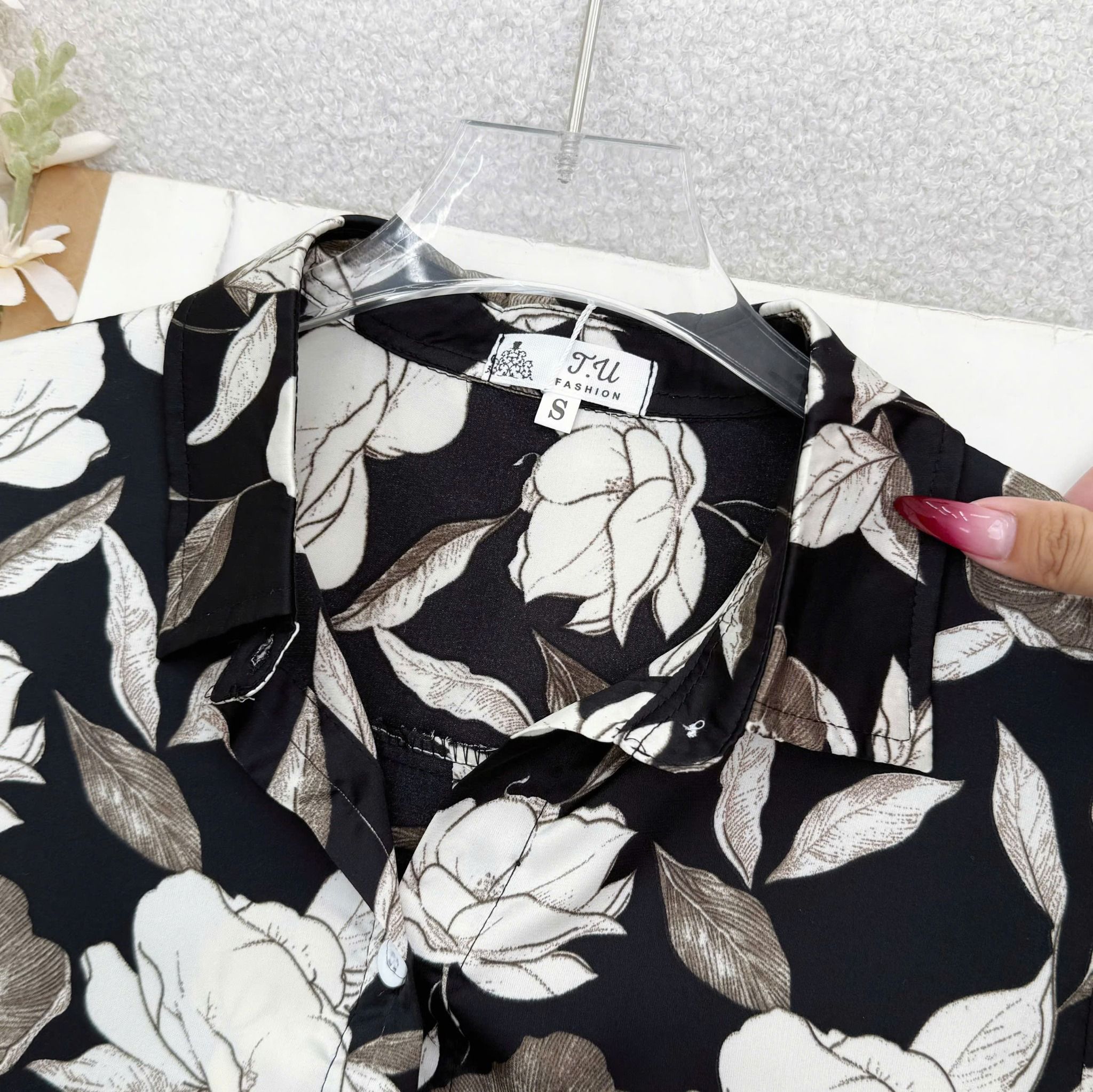 Áo Satin Lạnh Họa Tiết Thiết Kế TuTu Store Đi Chơi Dành Cho Nữ - Mã A508