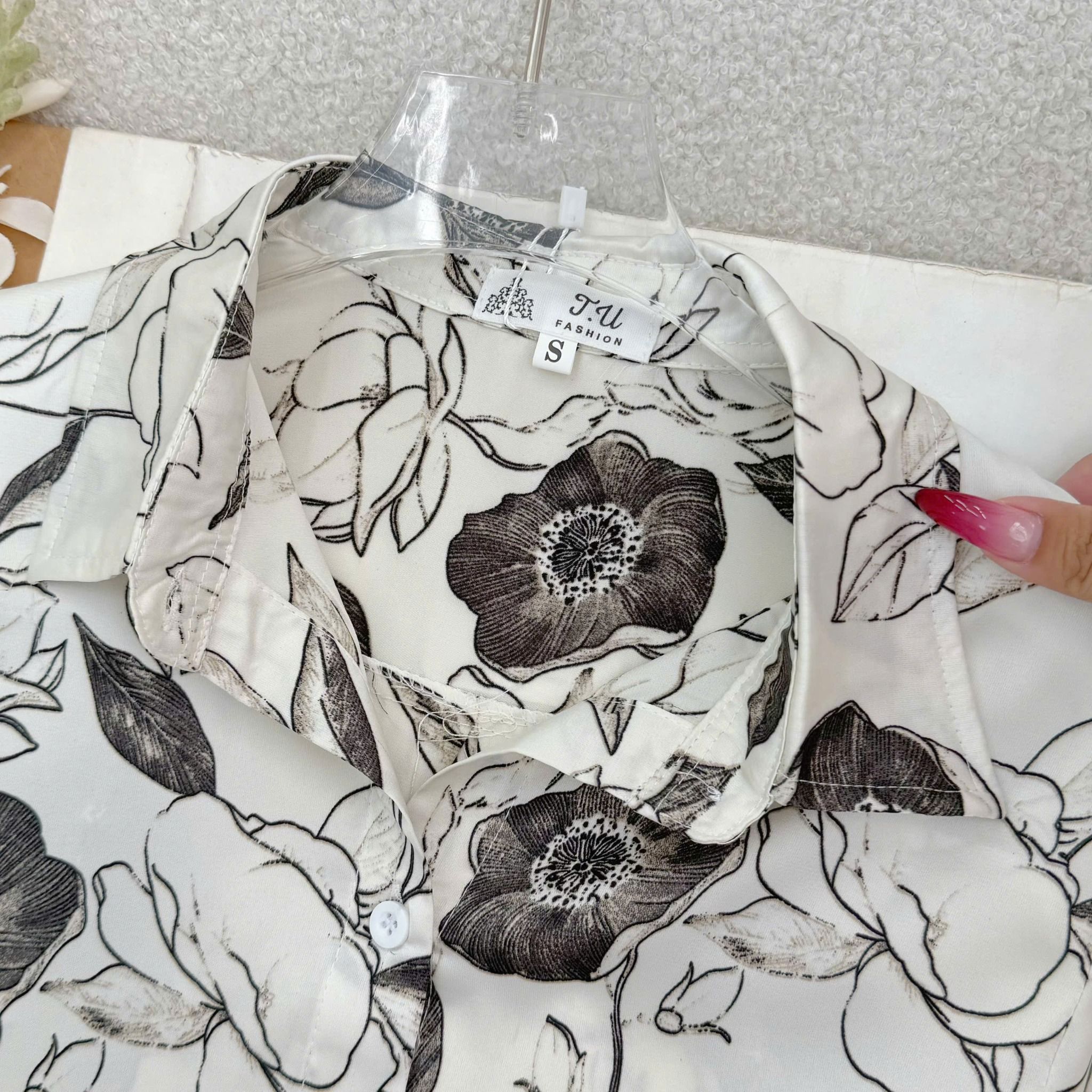 Áo Satin Lạnh Họa Tiết Thiết Kế TuTu Store Đi Chơi Dành Cho Nữ - Mã A508