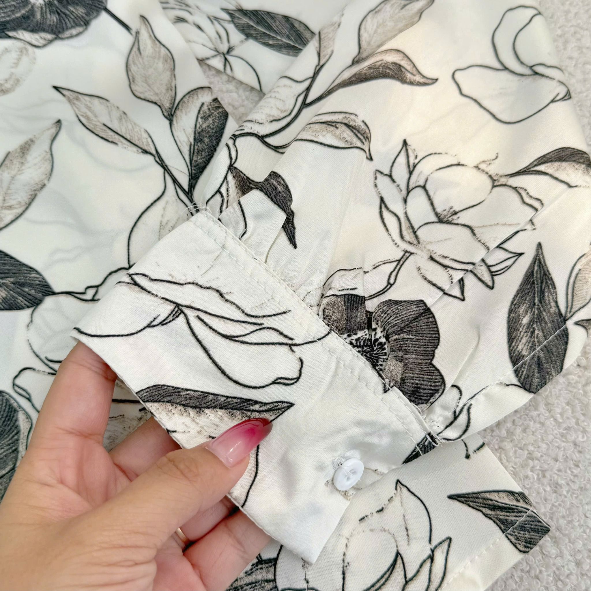 Áo Satin Lạnh Họa Tiết Thiết Kế TuTu Store Đi Chơi Dành Cho Nữ - Mã A508