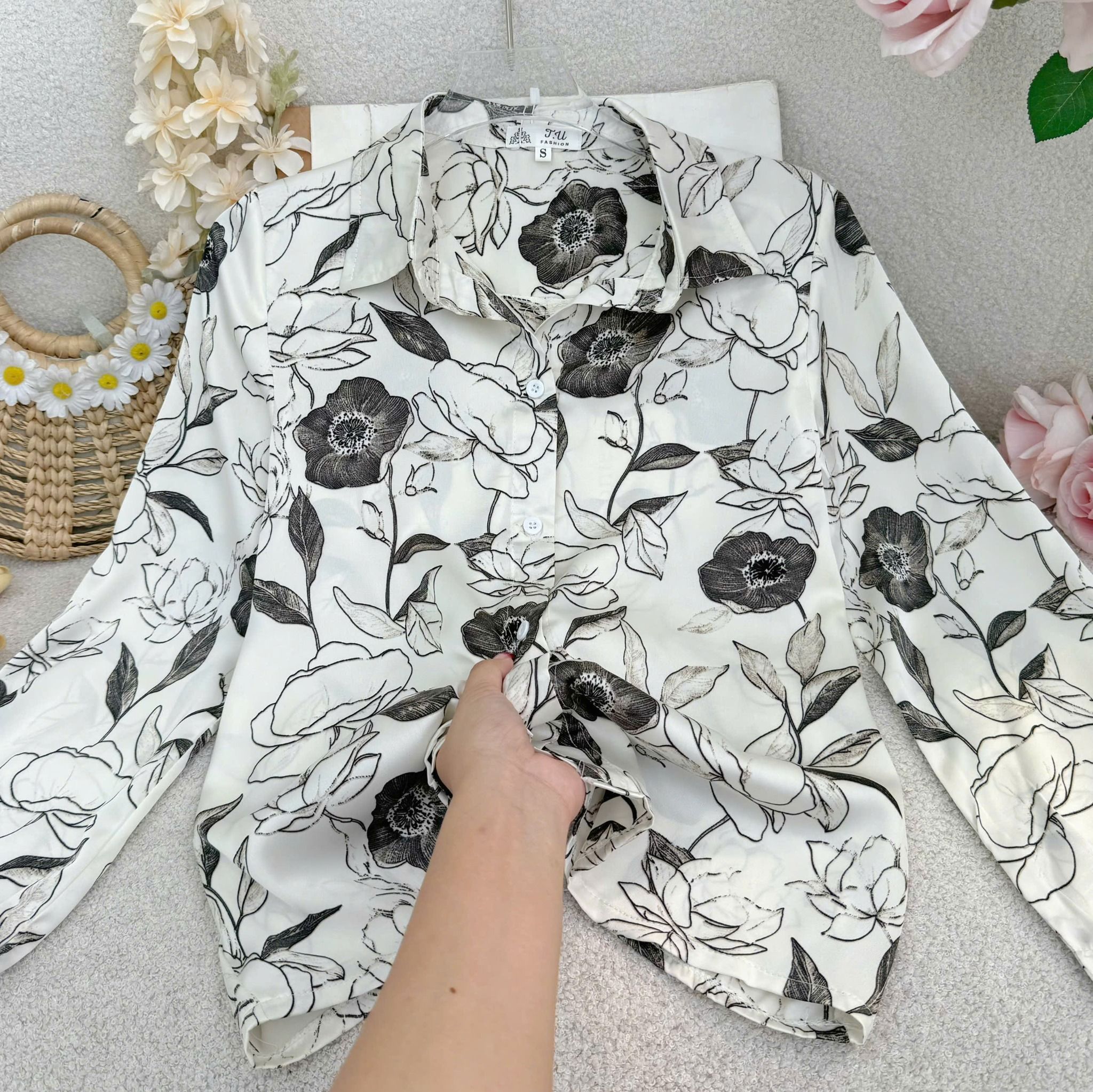 Áo Satin Lạnh Họa Tiết Thiết Kế TuTu Store Đi Chơi Dành Cho Nữ - Mã A508