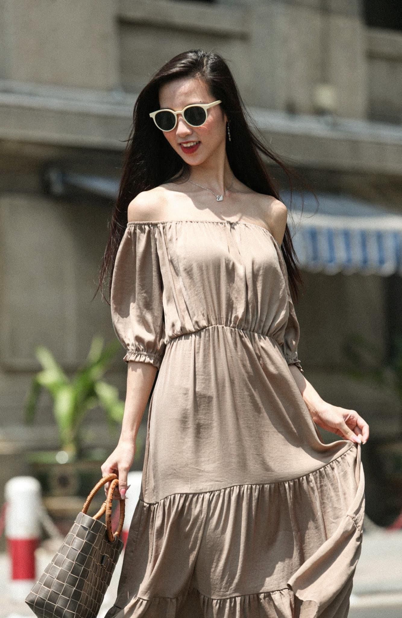  Đầm trễ vai lụa - Nâu D718 