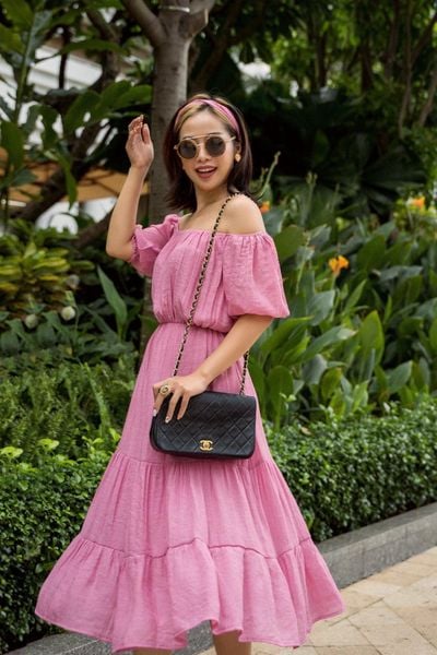  Gracie Dress - Đầm xô lụa trễ vai hồng D69 