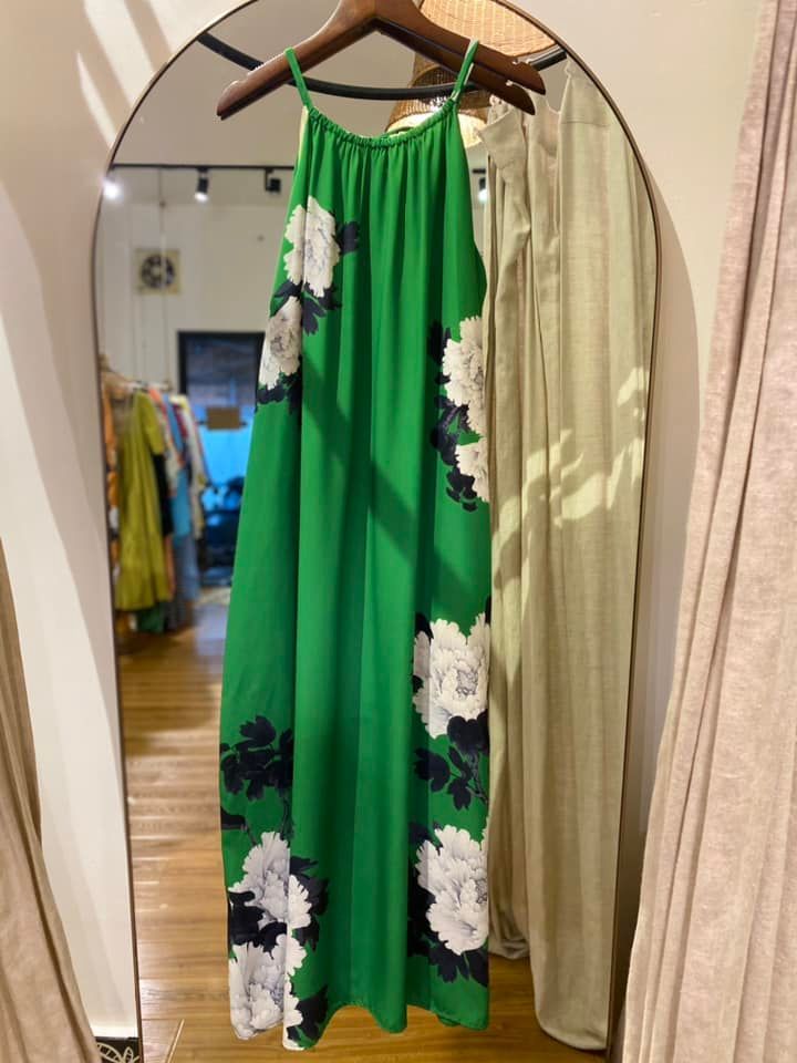  D647 - Layla Dress - Đầm cổ yếm in hoa 