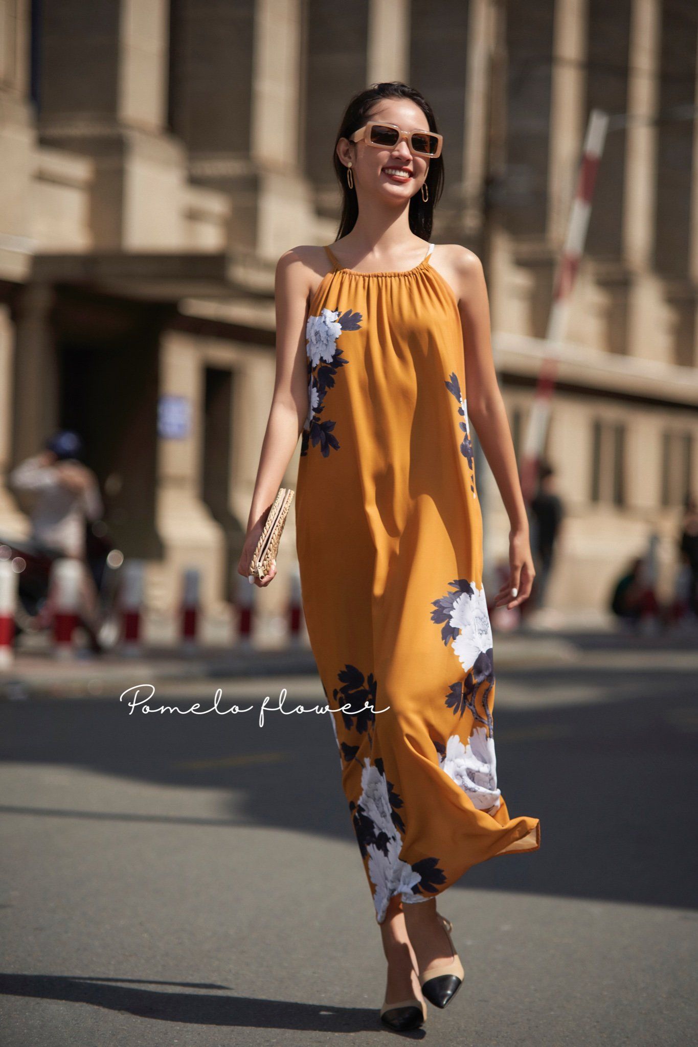  D647 - Layla Dress - Đầm cổ yếm in hoa 