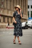  Lassy Dress - Đầm voan in hoa có cúc D709 