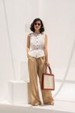  Áo linen trắng sát nách cổ tròn A117 