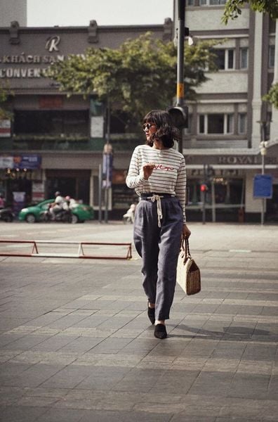  Áo len tay dài sọc trắng DÉVIVE A166 