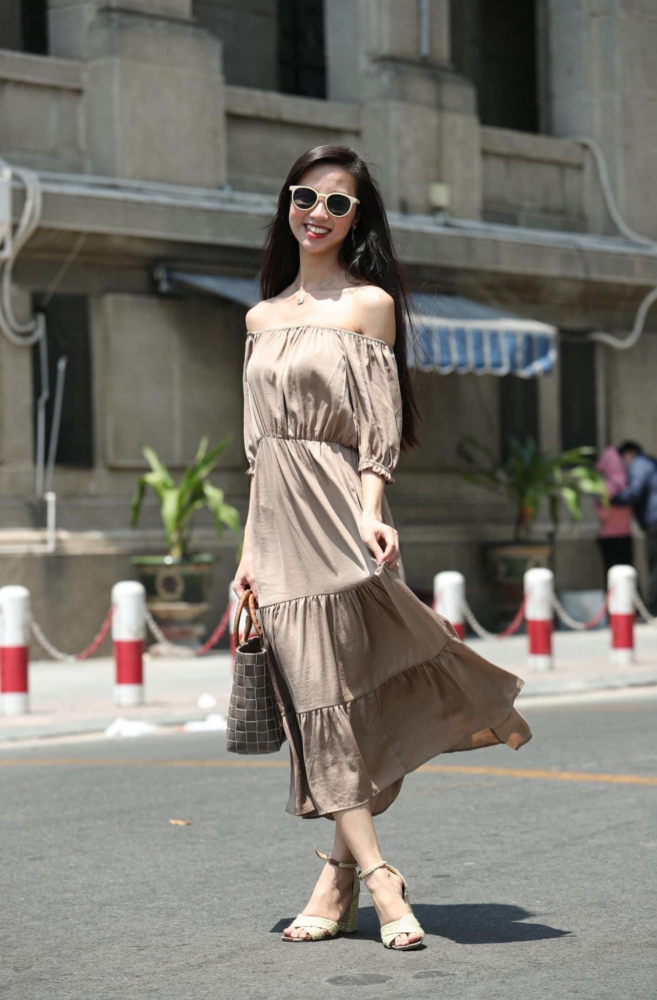  Đầm trễ vai lụa - Nâu D718 