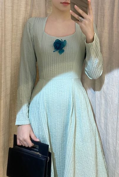  Katina  Dress - Đầm Tay Dài Cổ Vuông D042 