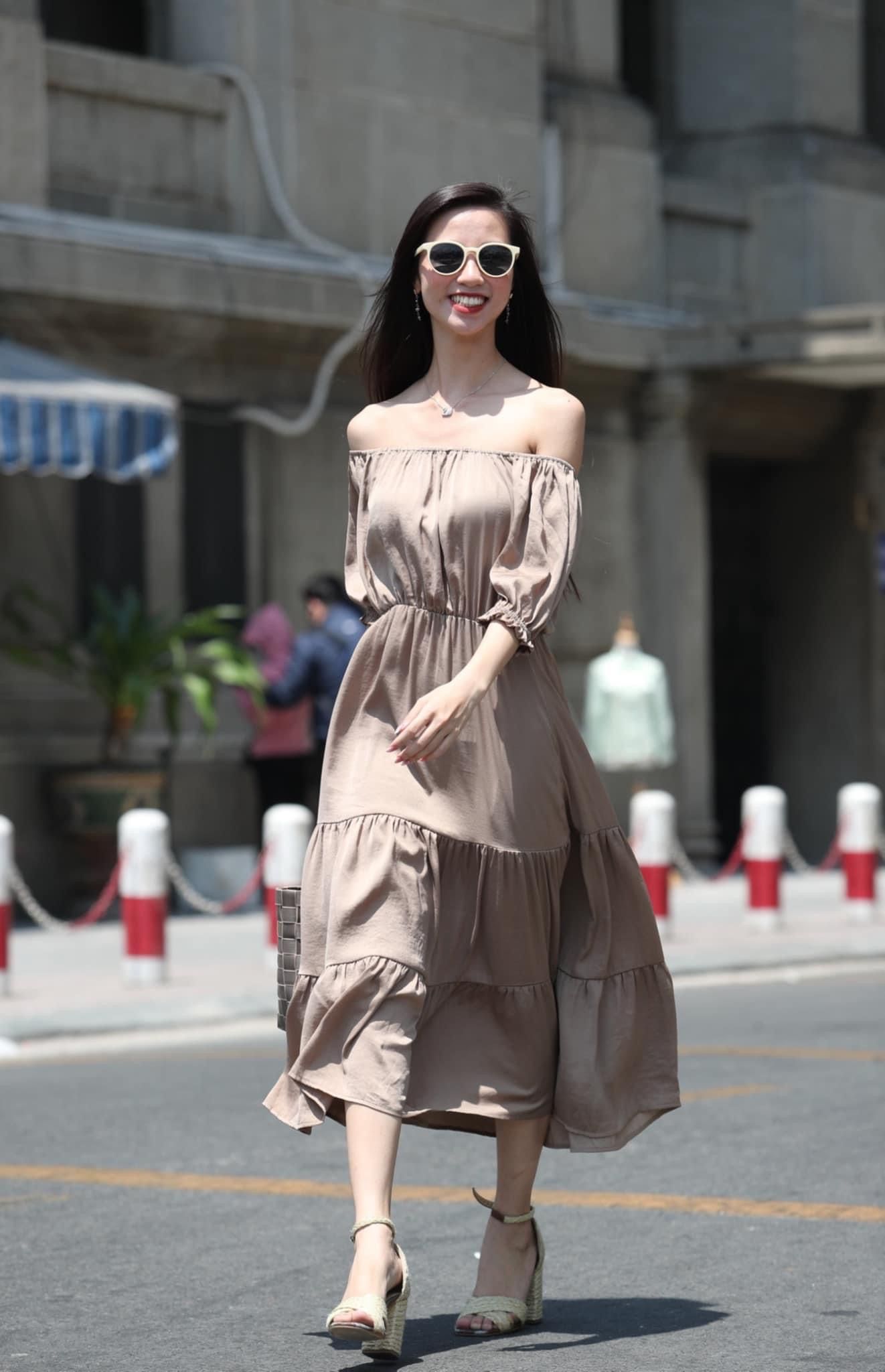  Đầm trễ vai lụa - Nâu D718 