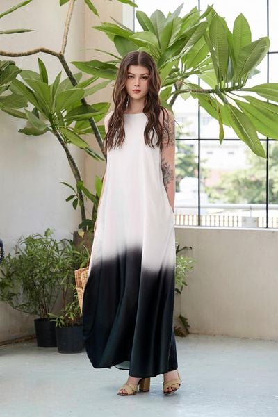  Feather Dress - Đầm Maxi Cổ Yếm Chuyển Màu D934 