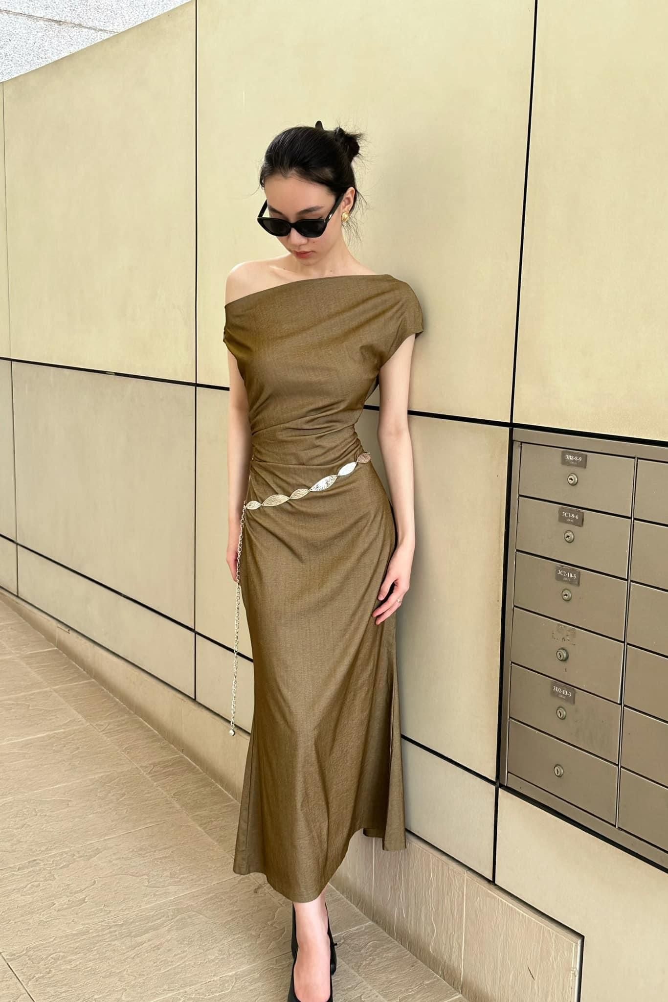  Zoey Dress - Đầm Lệch Vai Nhấn Eo D982 