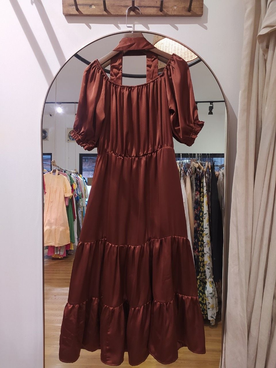  Đầm trễ vai lụa - Nâu D718 