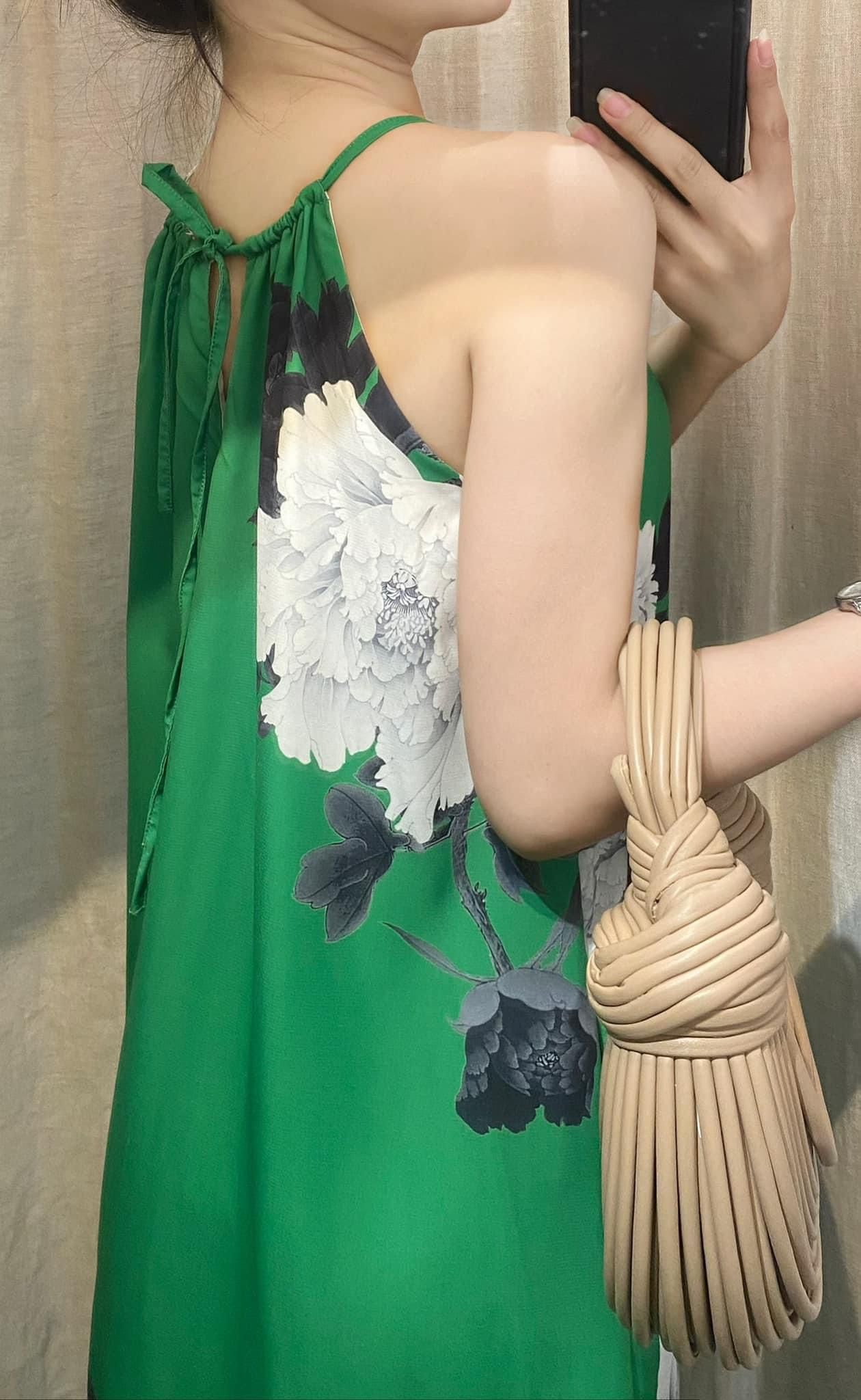  D647 - Layla Dress - Đầm cổ yếm in hoa 