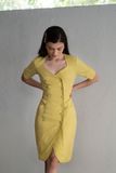 Đầm linen vàng cổ V, hai hàng cúc D555 