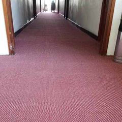 Thảm Sàn Hoa Văn Caro Màu Đỏ Leo 2113