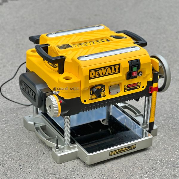 Máy bào cuốn Dewalt DW735-KR tặng kèm bộ 3 lưỡi bào dự phòng